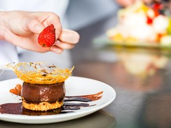 Ini Sebabnya Menu Dessert di Restoran Umumnya Mahal