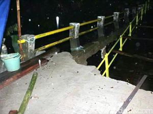 Jembatan Darurat Penghubung Dua Desa di Sukabumi Ambruk