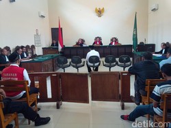 Vijay Maha Guru Dimas Kanjeng Jalani Sidang Perdana