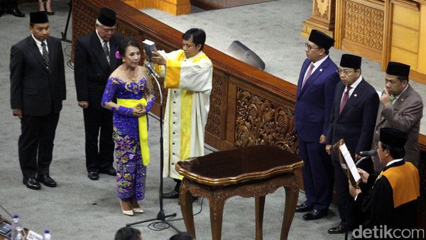 DPR Lantik Tiga Anggota Pergantian Antar Waktu