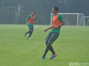 Luis Milla Ingin Bek Bisa Kontrol Bola, Tak Langsung Dibuang Jauh