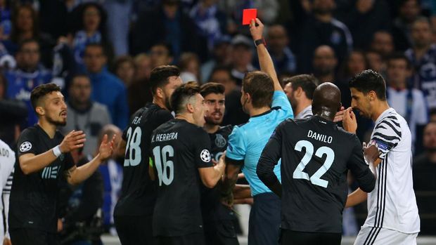 Juventus Kalahkan 10 Pemain Porto 2-0