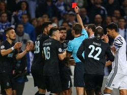 Dikartu Merah Saat Lawan Juventus, Alex Telles Minta Maaf