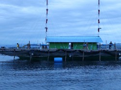 Menjaring Ikan dengan Cahaya Lampu