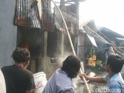 Kebakaran Hanguskan 2 Unit Kontrakan di Tangerang