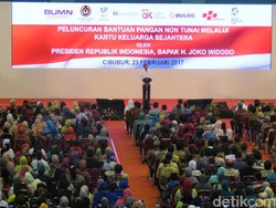 Di Depan Ibu-ibu, Jokowi Luncurkan Bantuan Pangan Non Tunai