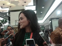 Andhika Mahesa Bebas, Mulan Jameela Jualan Cilok
