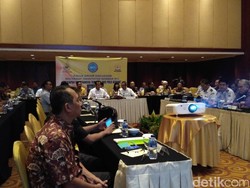 Menhub Ingin Tingkatkan Kecintaan Masyarakat untuk Naik Bus