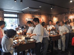 Resto Steak Jepang Berkonsep Makan Sambil Berdiri Ini Buka di New York