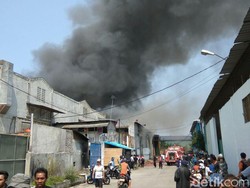 3 Gudang Barang Elektronik di Tangerang Terbakar