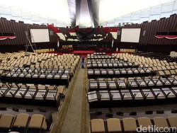 Saat DPR Bersolek untuk Sambut Raja Salman