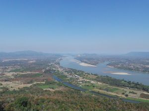 Pesona Indochina di Tepi Sungai Mekong