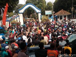 Didemo Massa Jamaah Masjid Agung, Pameran Hari Jadi Garut Ditutup