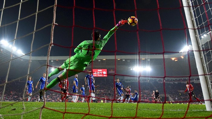 Courtois Diminati Madrid, Fabregas Tidak Heran