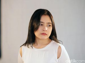 Di Tengah Syuting, Prilly Latuconsina Masih Sibuk Foto untuk Instagram
