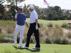 Habiskan Waktu Bermain Golf, Donald Trump Disentil Hillary Habiskan Waktu Bermain Golf, Donald Trump Disentil Hillary