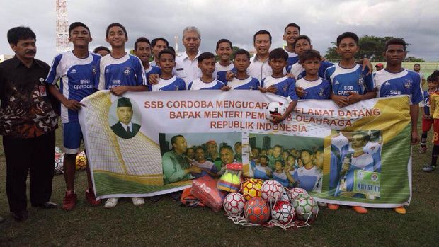 Menebar Bibit Pesepakbola Muda di Timur Indonesia