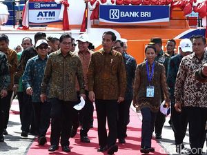 Jokowi Pantau Bank Kapal BRI di Maluku