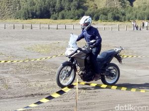 Taklukkan Beragam Kondisi Jalan Bromo dengan Kawasaki Versys-X 250