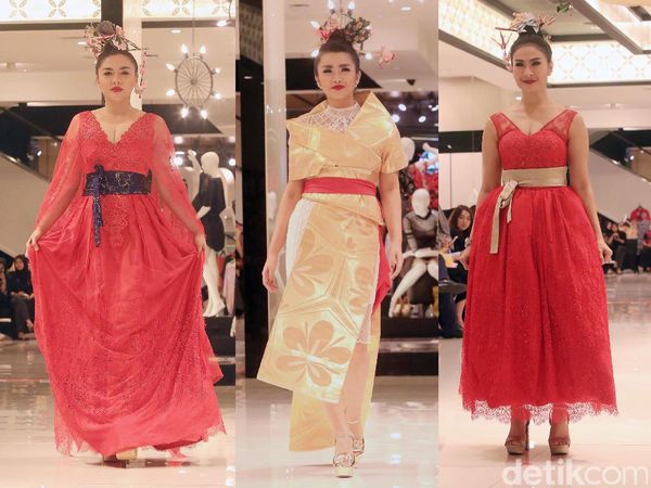 Aksi Vicky Shu hingga Iis Dahlia Saat Jadi Model