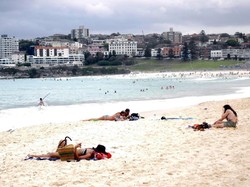 5 Tips Menjelajahi Pantai Bondi di Sydney