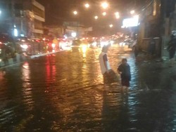 Ada Genangan Dekat Margonda Depok, Lalin Menuju Beji Padat