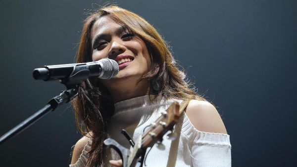 Si Cantik Sheryl Sheinafia di Panggung Galih & Ratna Concert