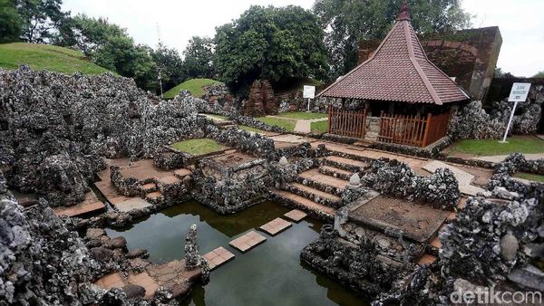 Melihat Istana Karang Peninggalan Keraton Cirebon