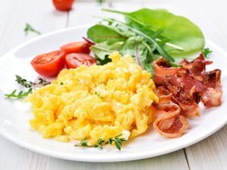 Mau Bikin Scrambled Egg Lembut Gurih? Ikuti 3 Tips dari Chef Selebriti