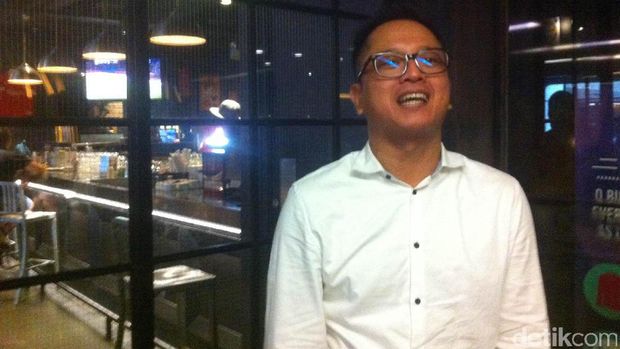 Tio Nugroho di Cafe Brewezk, Senayan City, Jakarta Pusat, Sabtu (25/2/2017).