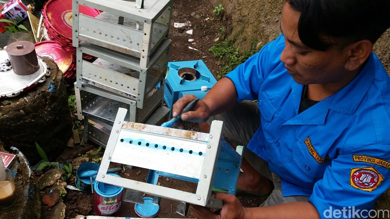 Abah Omay Pembuat Kompor Bahenol Pernah Sukses dengan Kompor Sumbu