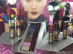 Perdana, Sariayu Hadirkan Eyeshadow Cair dengan Tabir Surya