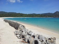 Pantai Maluk yang Menawan untuk Berakhir Pekan di Sumbawa