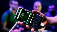 KEYone, BlackBerry Rasa Android Racikan TCL