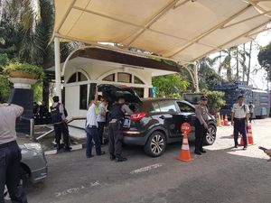 Polisi Jaga Ketat Pleno Penghitungan Manual KPU Banten