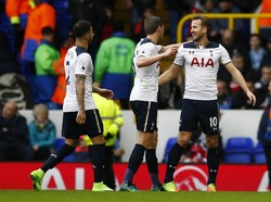 Kane Hat-trick, Spurs Hajar Stoke 4-0