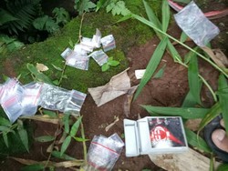 Polisi Tembak Pengedar Narkoba di Kuningan yang Buang Barang Bukti