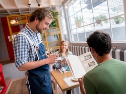 Ini 9 Cara Restoran Merancang Menu Agar Anda Pesan Lebih Banyak (1)