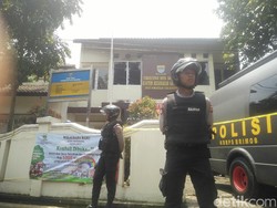 Pelaku Bom Panci Dibawa Keluar dari Kelurahan Arjuna