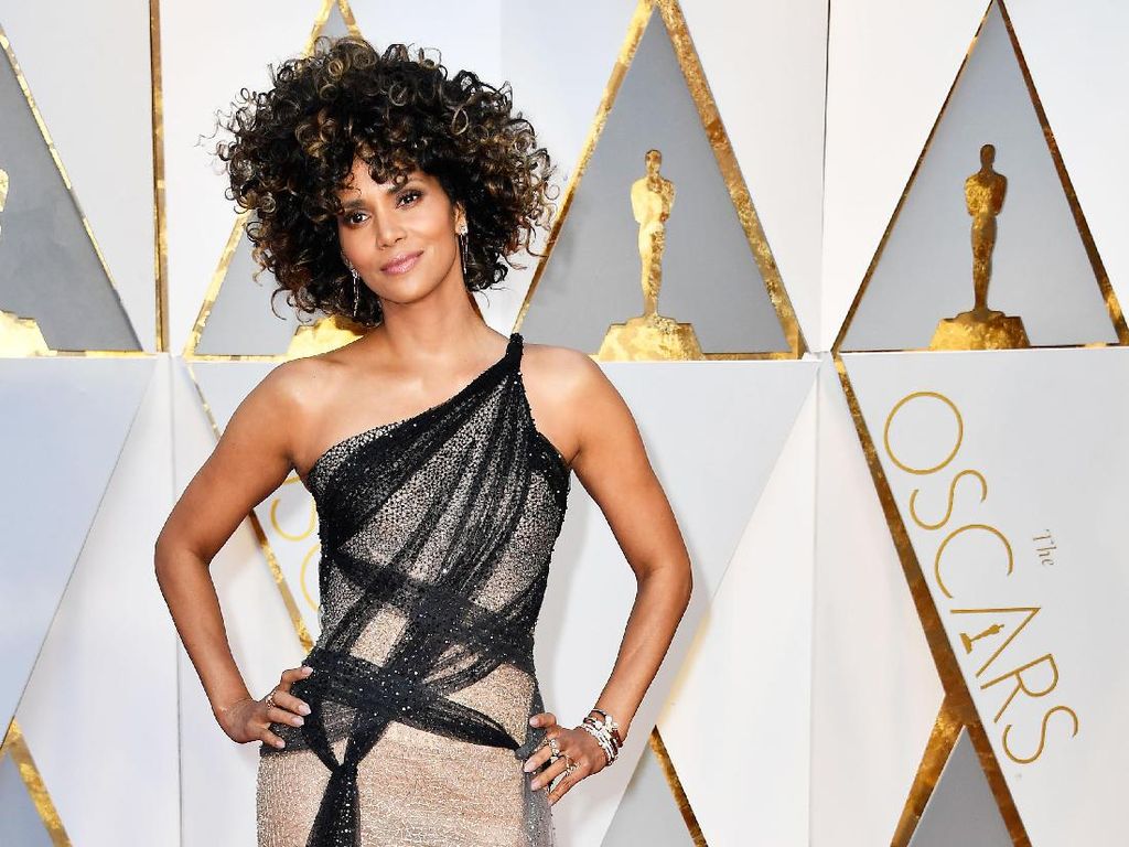 Halle Berry Kecewa Masih Jadi Satu-satunya Wanita Kulit Hitam di Oscar Halle Berry Kecewa Masih Jadi Satu-satunya Wanita Kulit Hitam di Oscar
