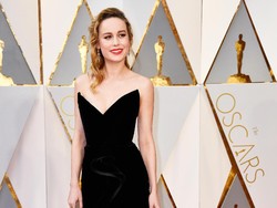 Brie Larson Tak Mau Beri Tepuk Tangan untuk Casey Affleck