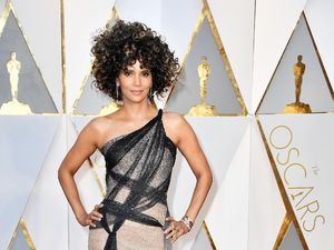 Tampil Kribo di Oscar, Rambut Halle Berry Disamakan dengan Ramen