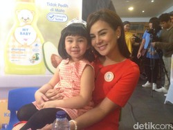 Bisa Ditiru, Cara Astrid Tiar Menghadapi Anak yang Ngambek