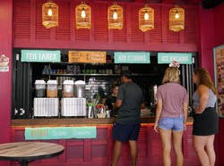 Sulit atau Enggak Sih Cari Makanan Halal Saat Traveling di Australia?