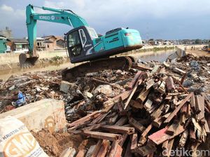 Proses Penurapan Ciliwung Bukit Duri Dilanjutkan Proses Penurapan Ciliwung Bukit Duri Dilanjutkan