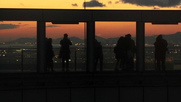 Panorama Senja di Osaka dari Gedung Pencakar Langit