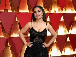 Salma Hayek Nangis saat Jalani Adegan Seks di Desperado Salma Hayek Nangis saat Jalani Adegan Seks di Desperado