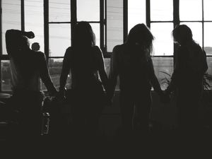 Heads Up: Gaet Pendengar Muda Bikin Warpaint Lebih Dewasa