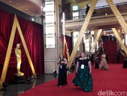 Sambut Kedatangan Para Aktor, Karpet Merah Oscar 2017 Mulai Disterilkan