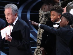 Kesalahan Fatal Pengumuman #Oscars, Netizen Bela Warren Beatty